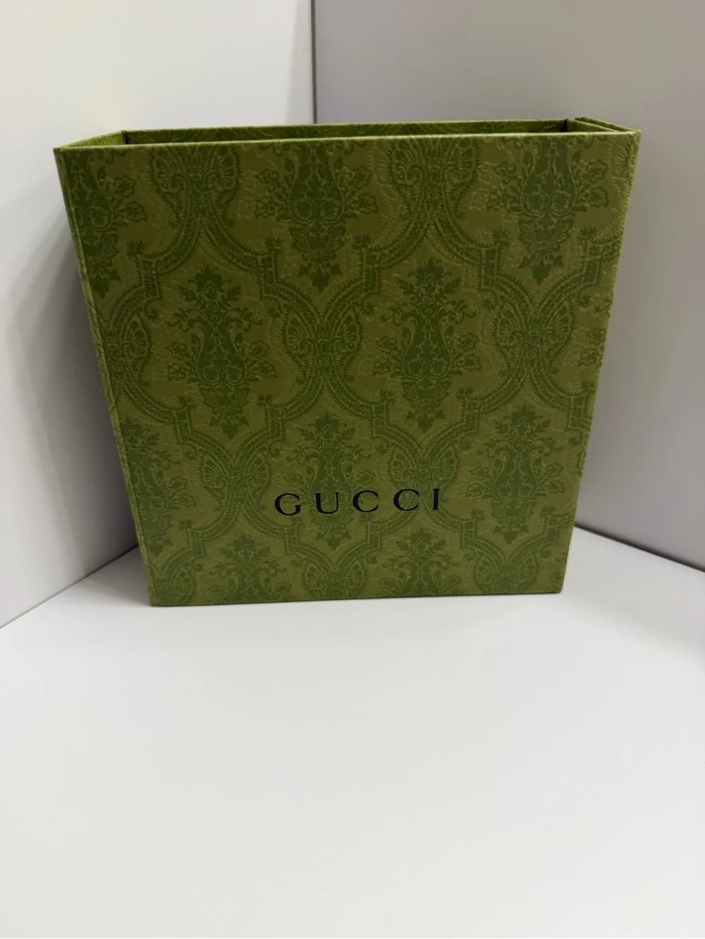 Gucci euc interlocking